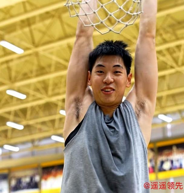 省钱了！麦考尔特训崔永熙加强突破技巧，有望春节后重返赛场！