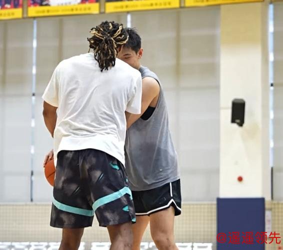 省钱了！麦考尔特训崔永熙加强突破技巧，有望春节后重返赛场！